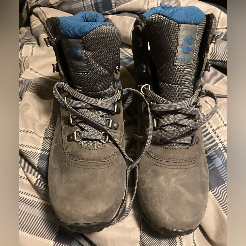 New Timberland Women’s Boots size 9